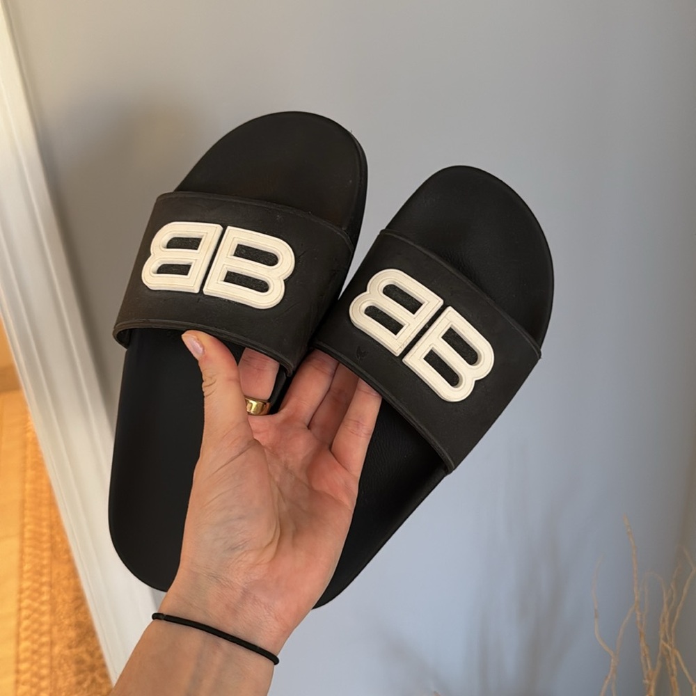 Balenciaga pool slides